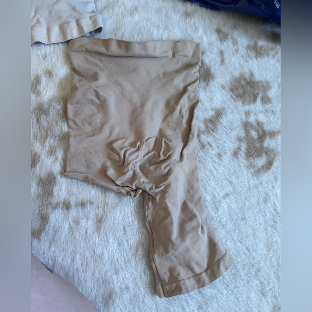 SKIMS Nude/Tan Right Leg Shapewear Shorts
